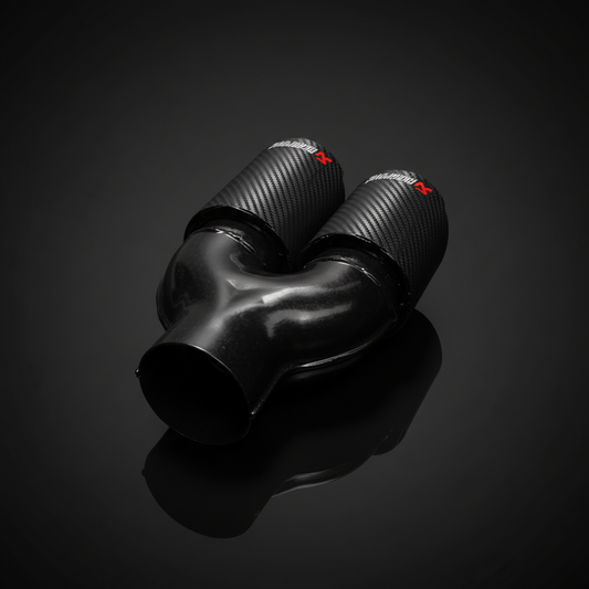 Карбонов накрайник за ауспух Akrapovic (десен)